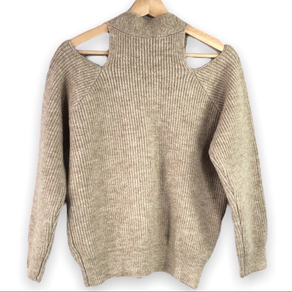 NWOT - ASTR The Label - Cold Shoulder Cardigan Sweater - XS - Picture 2 of 9